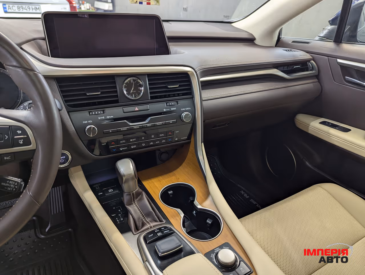 Lexus RX - фото 21