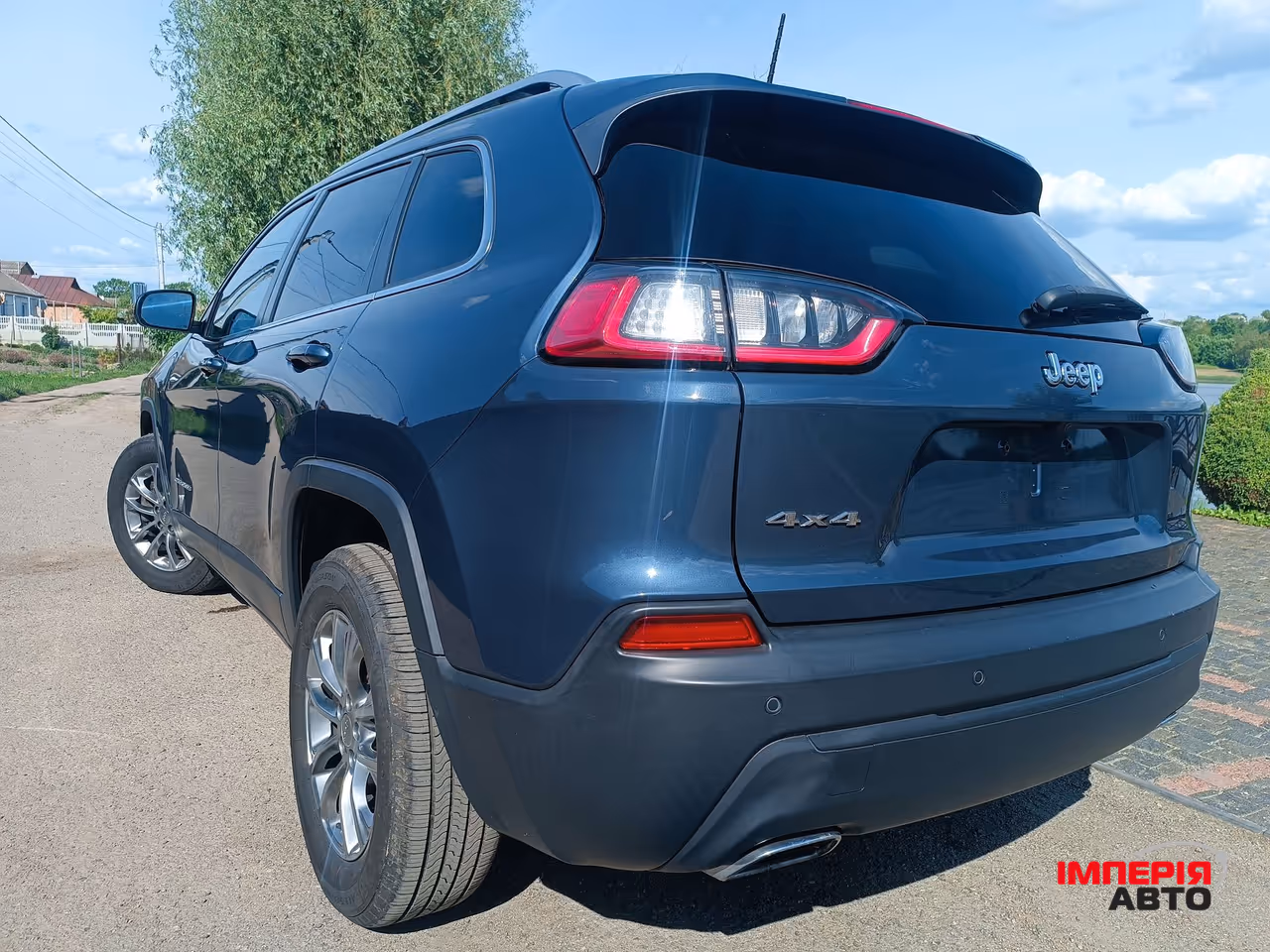 Jeep Cherokee - фото 3