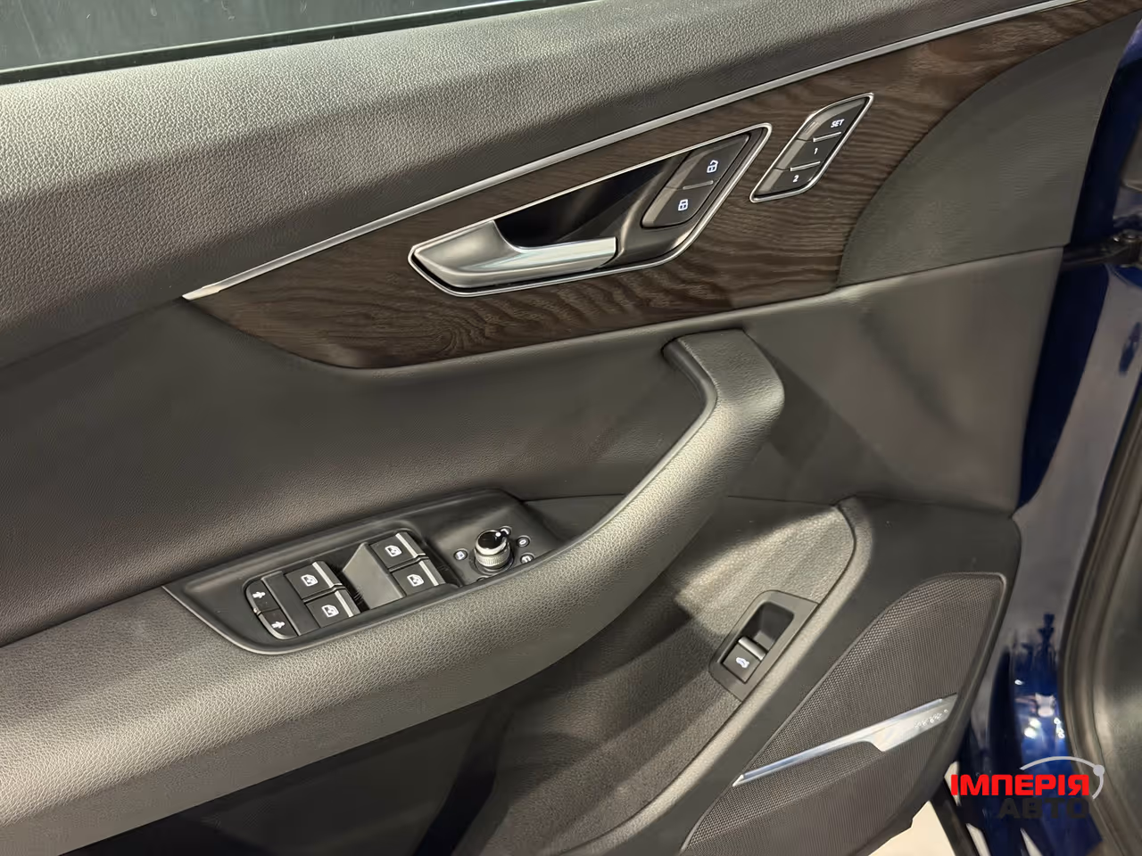 Audi Q7 - фото 24