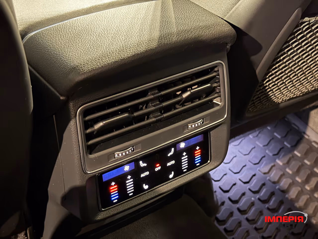 Audi Q7 - фото 21