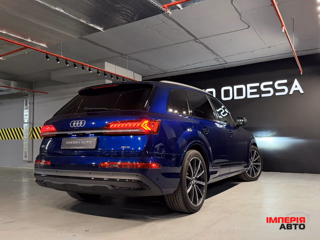 Audi Q7 - фото 12
