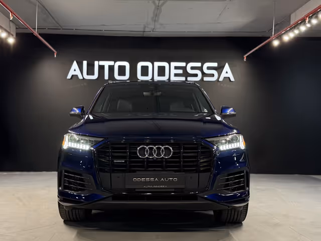 Audi Q7 - фото 1