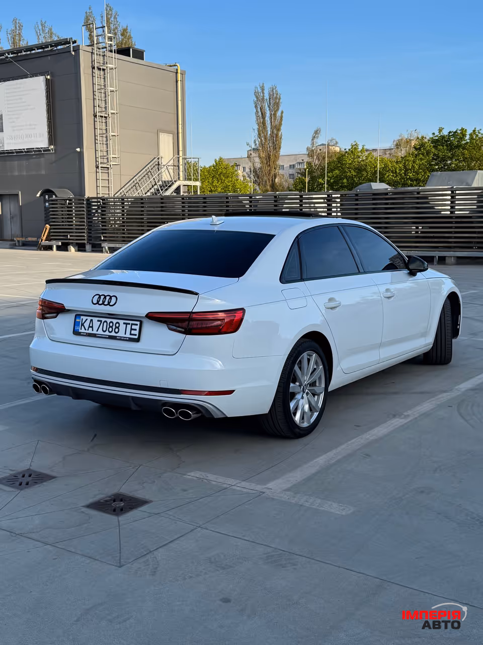 Audi A4 - фото 10