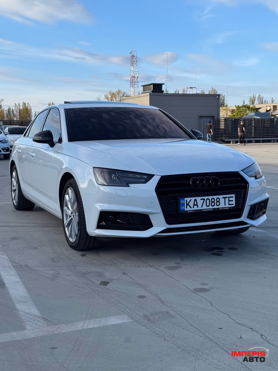 Audi A4 - фото 12