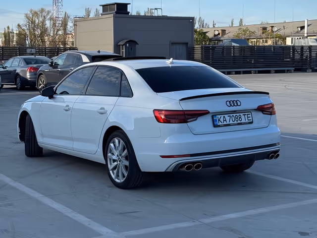 Audi A4 - фото 4