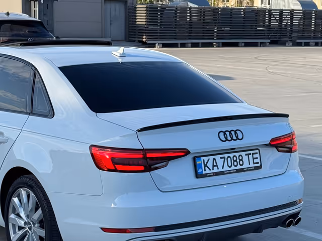 Audi A4 - фото 5