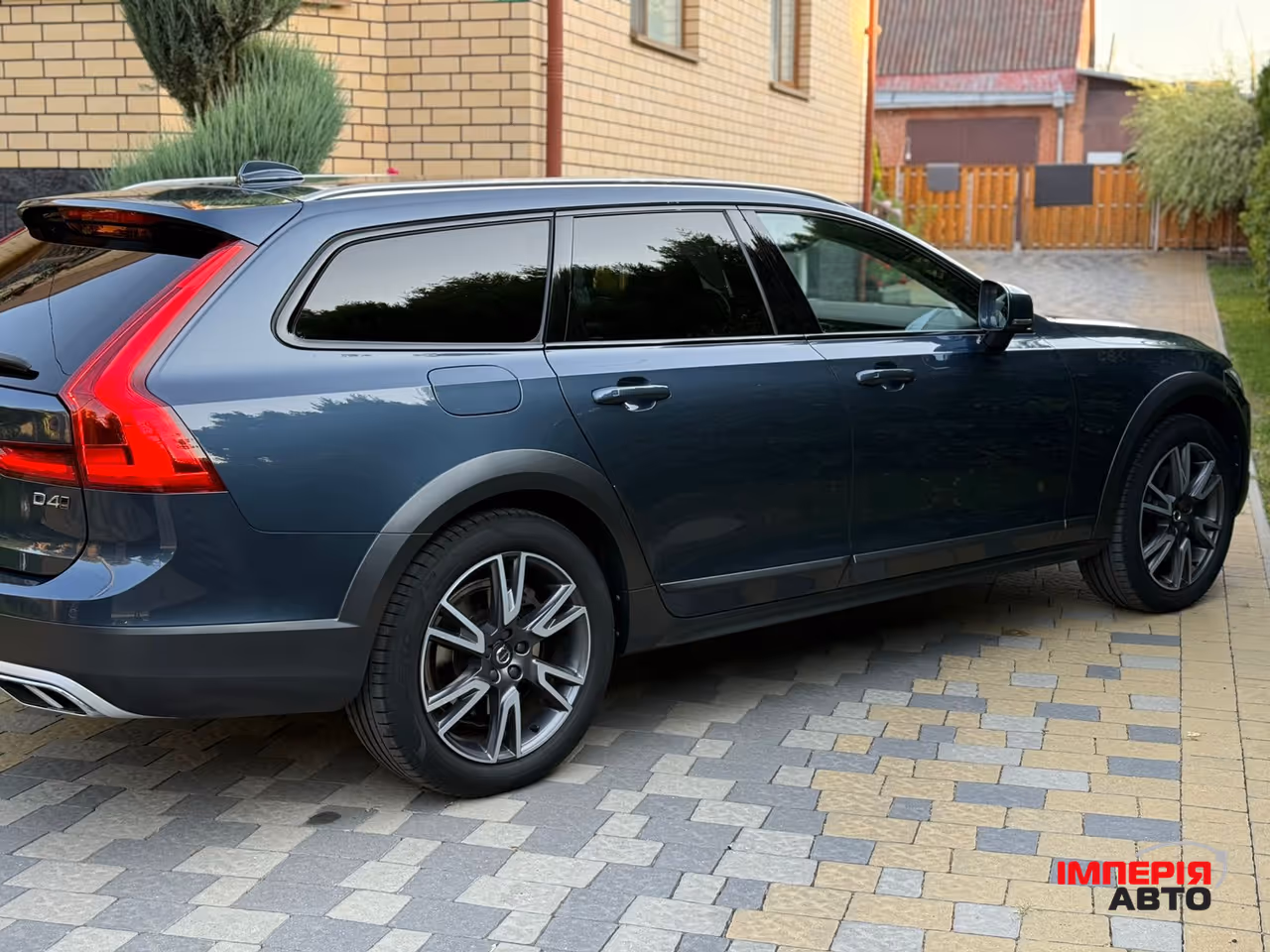 Volvo V90 Cross Country - фото 4
