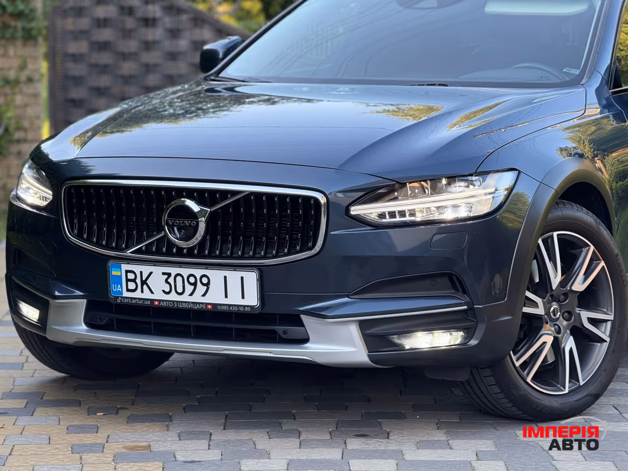 Volvo V90 Cross Country - фото 1