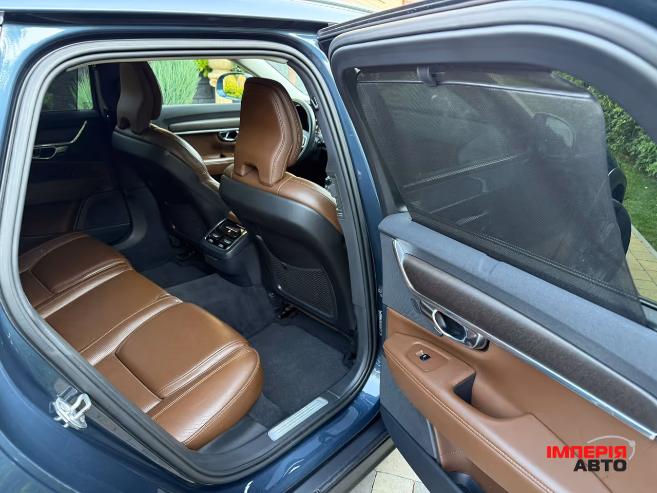 Volvo V90 Cross Country - фото 19