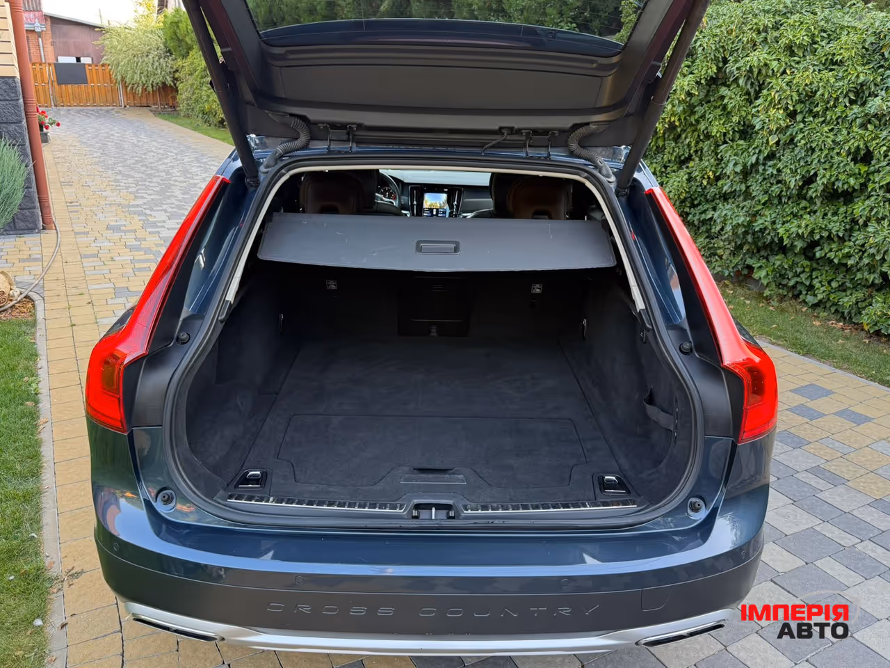 Volvo V90 Cross Country - фото 24