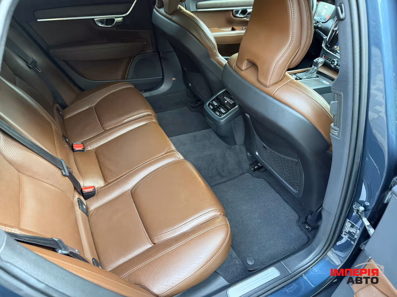 Volvo V90 Cross Country - фото 18