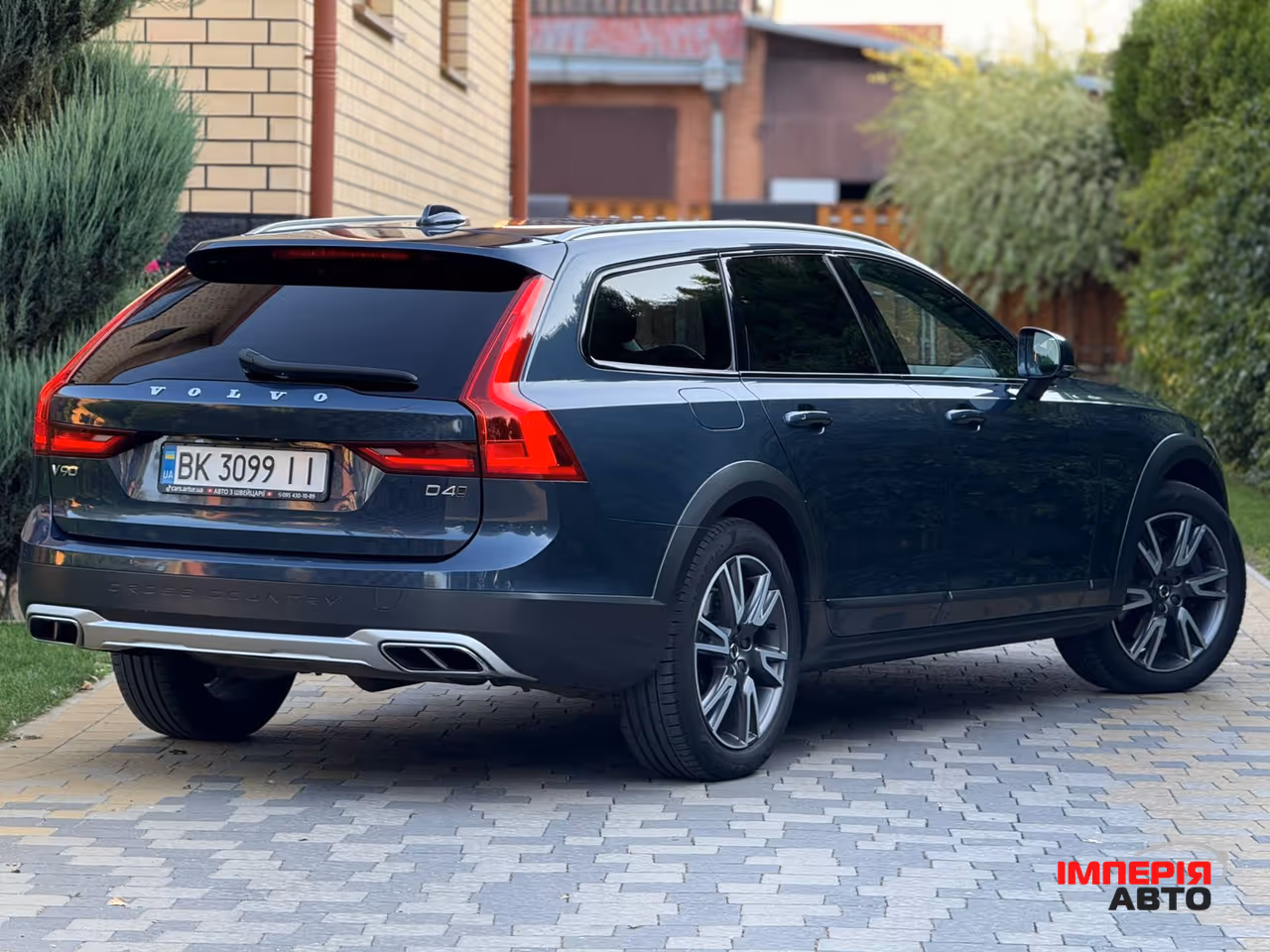 Volvo V90 Cross Country - фото 11
