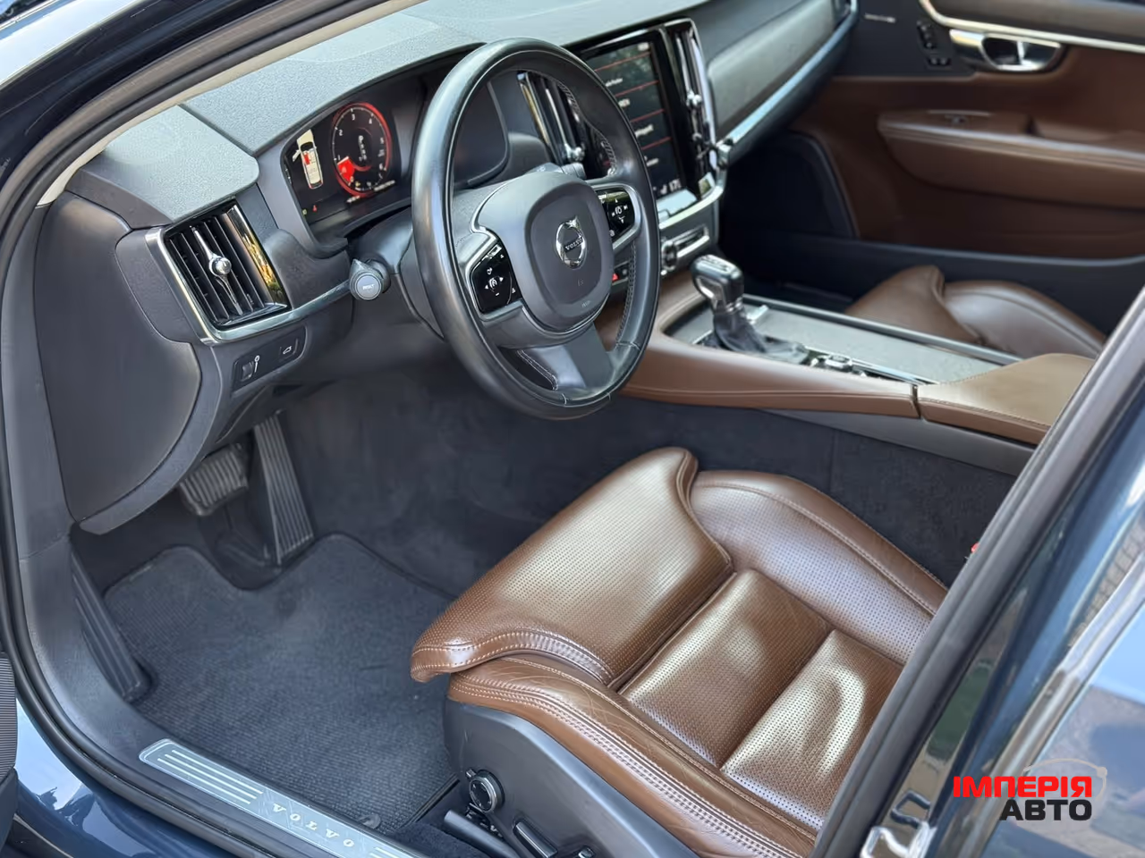 Volvo V90 Cross Country - фото 14