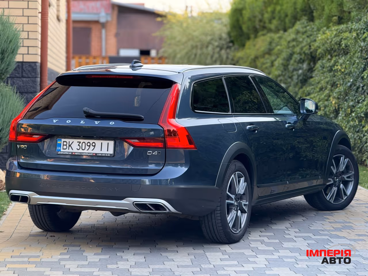 Volvo V90 Cross Country - фото 10