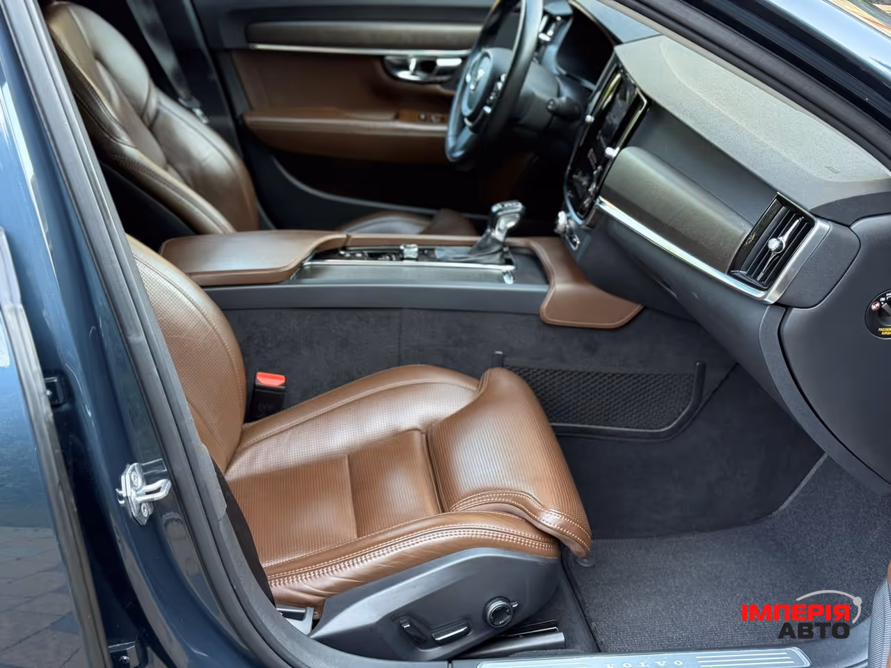 Volvo V90 Cross Country - фото 12