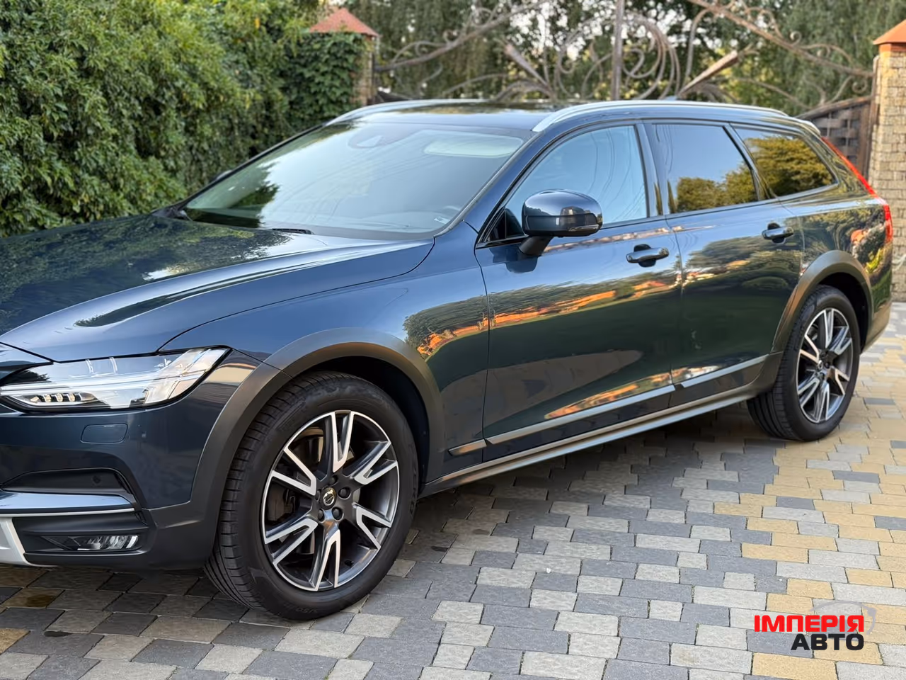 Volvo V90 Cross Country - фото 2