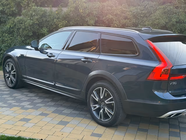 Volvo V90 Cross Country - фото 3