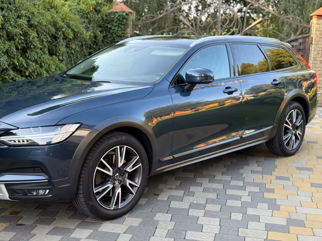 Volvo V90 Cross Country - фото 2