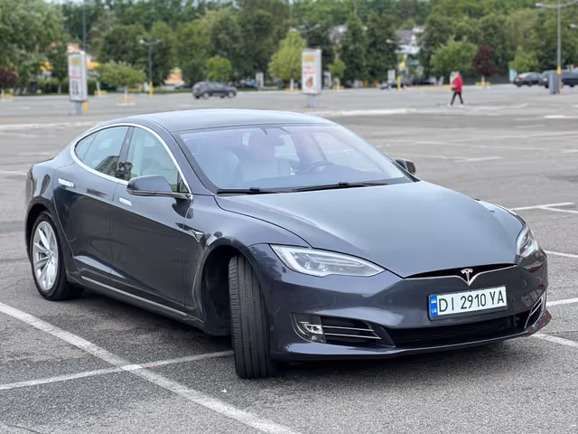 Tesla Model S - фото 3