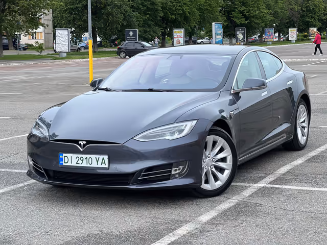Tesla Model S - фото 5
