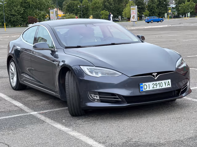 Tesla Model S - фото 4
