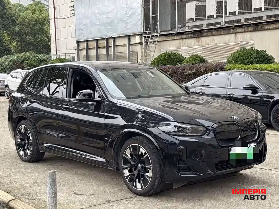 BMW iX3 - фото 1