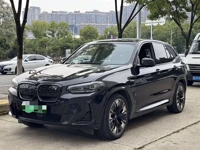 BMW iX3 - фото 2