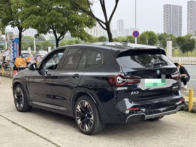 BMW iX3 - фото 3