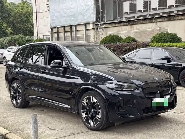 BMW iX3 - фото 1