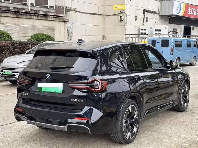 BMW iX3 - фото 4