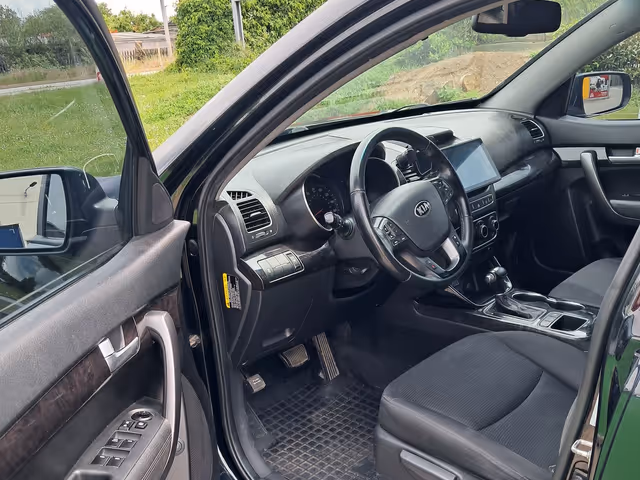 Kia Sorento - фото 5
