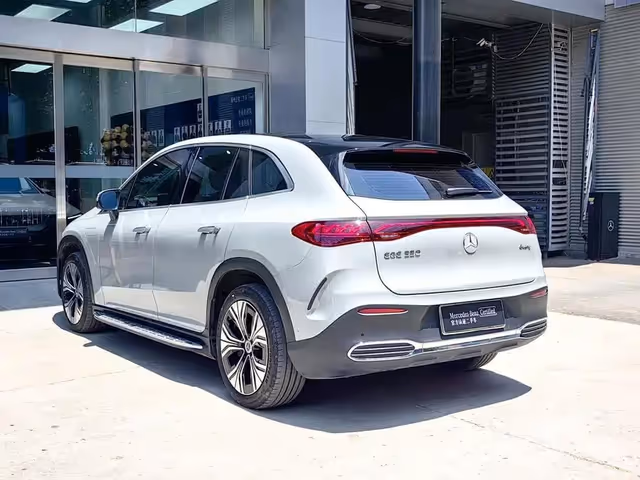 Mercedes-Benz EQE SUV - фото 3