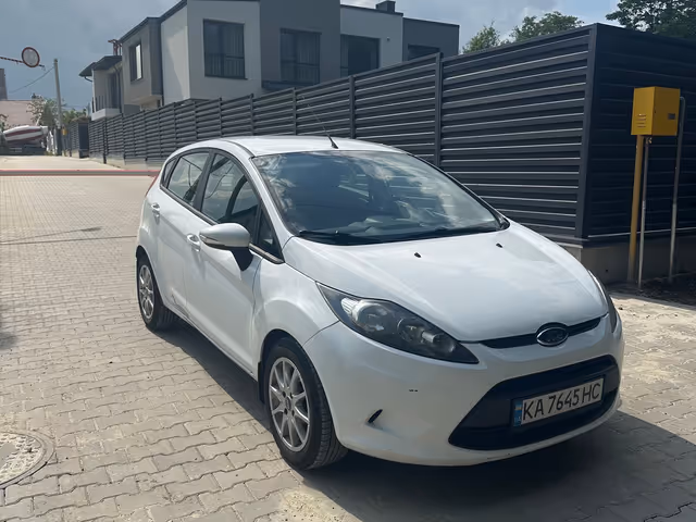 Ford Fiesta - фото 1