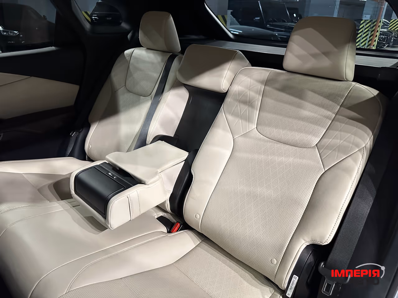 Lexus RX - фото 12