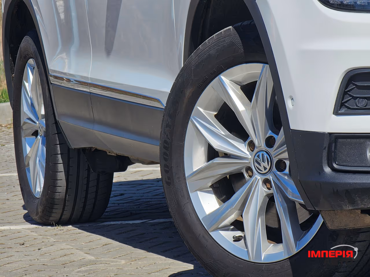 Volkswagen Tiguan - фото 8
