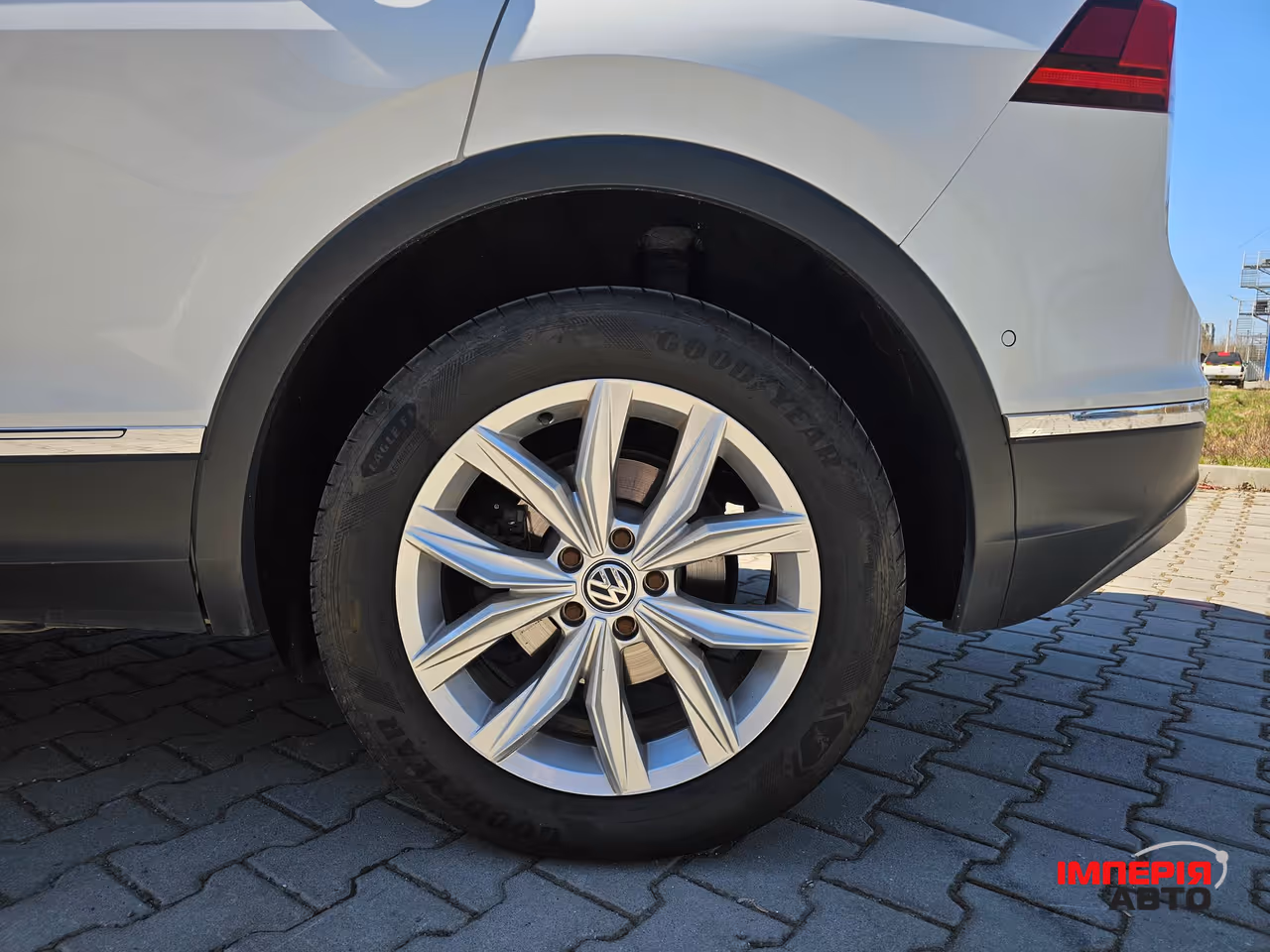 Volkswagen Tiguan - фото 3