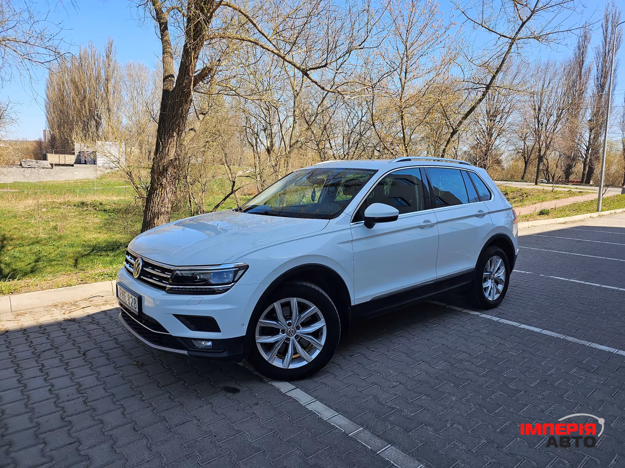 Volkswagen Tiguan - фото 1