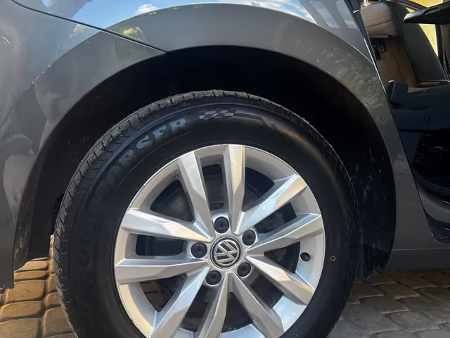 Volkswagen Touran - фото 4
