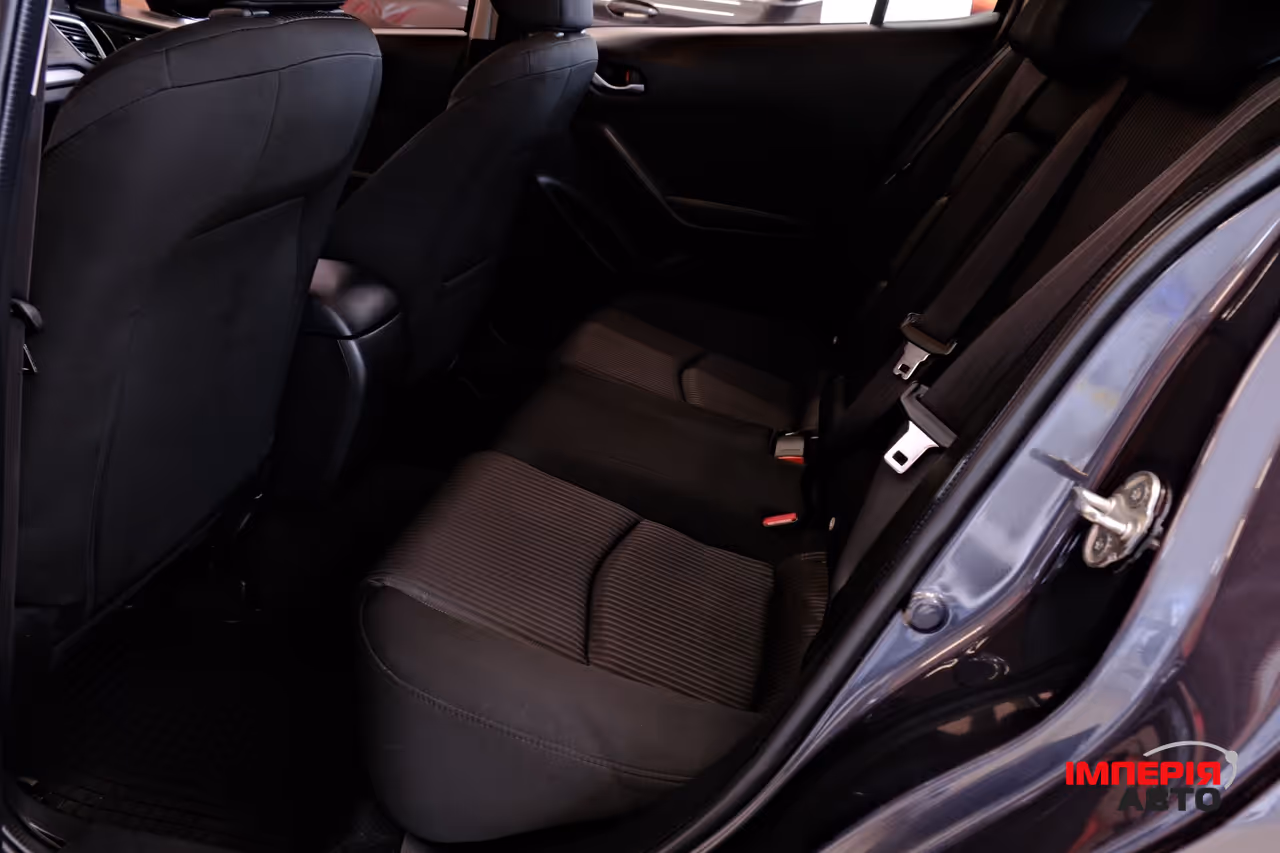 Mazda 3 - фото 8