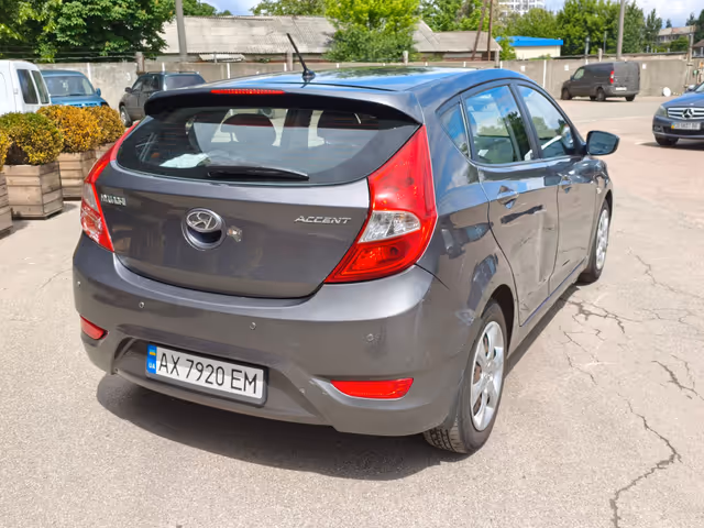 Hyundai Accent - фото 3
