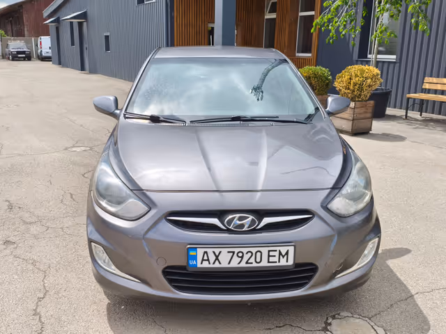 Hyundai Accent - фото 5