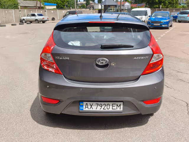 Hyundai Accent - фото 5