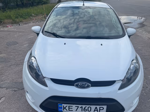 Ford Fiesta - фото 1