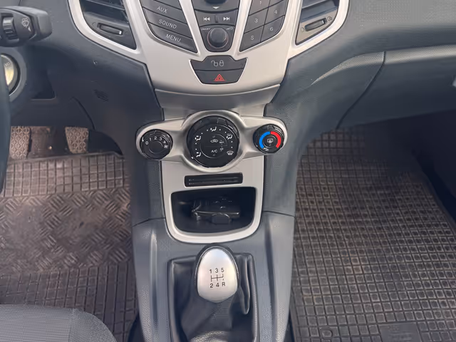 Ford Fiesta - фото 2