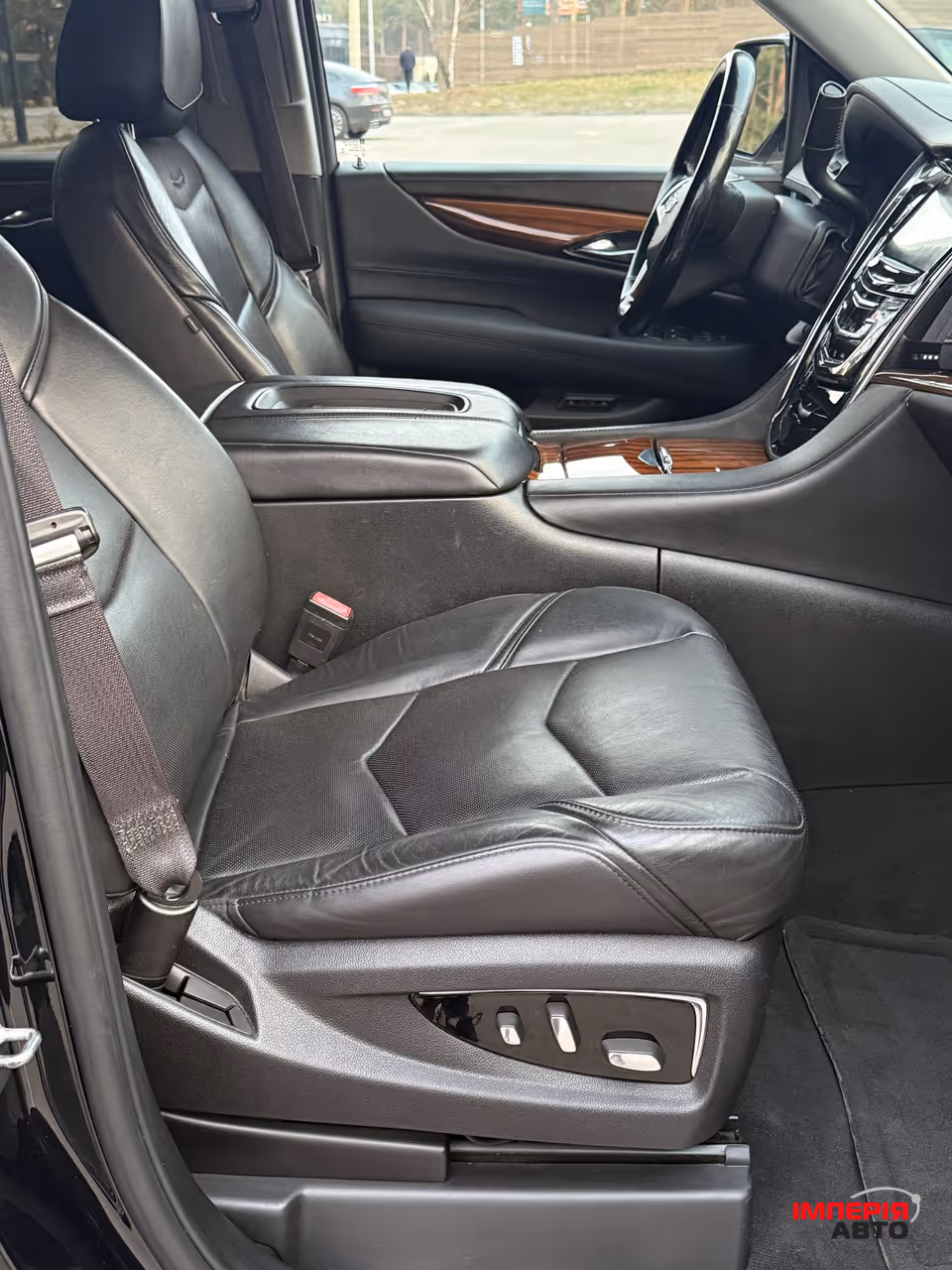 Cadillac Escalade - фото 31