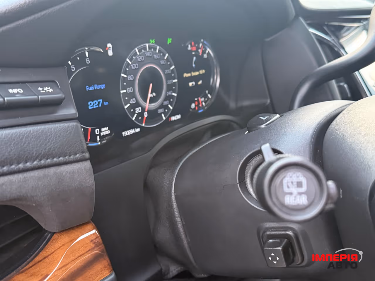 Cadillac Escalade - фото 19