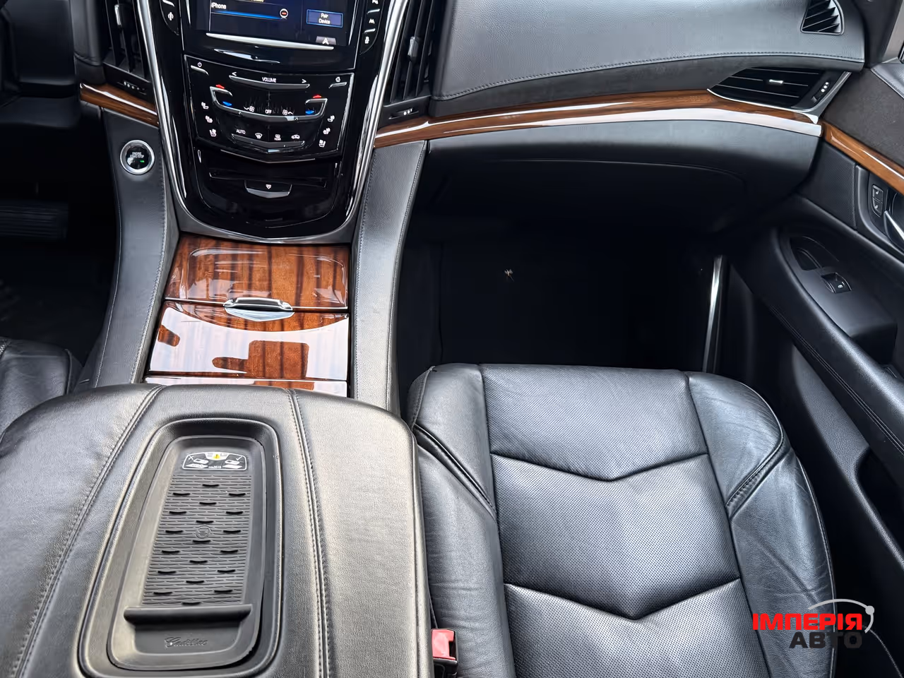 Cadillac Escalade - фото 27