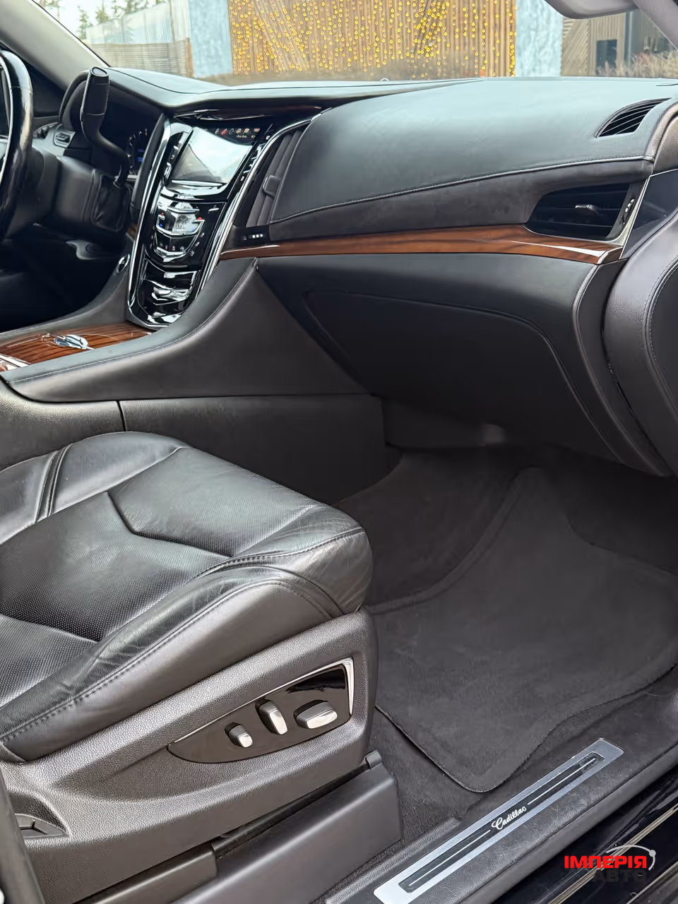 Cadillac Escalade - фото 30
