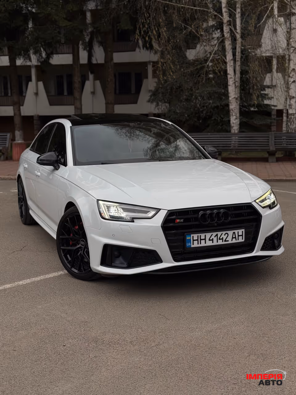 Audi S4 - фото 1