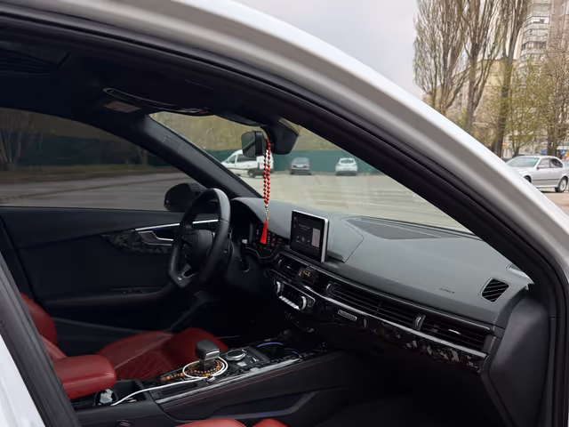 Audi S4 - фото 3